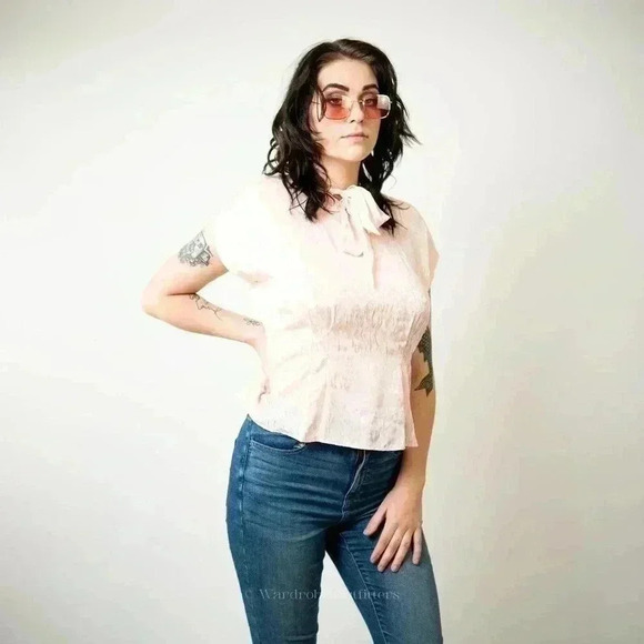 Vintage 80s Pastel Pink Short Sleeve Bow Tie Button Up Blouse - Picture 8 of 11